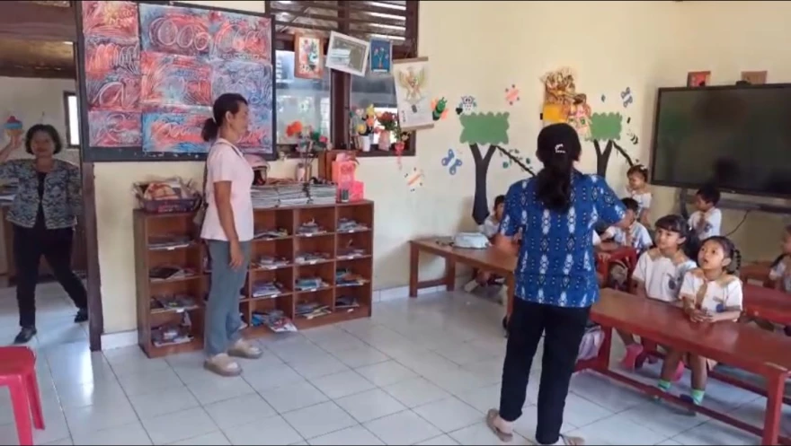 KUNJUNGAN BUNDA PAUD KE TK TRI KUMARA SANTHI